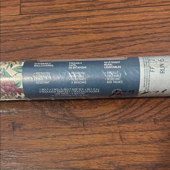 Vgt floral print wall paper. Would be cute in vintage booth! - Picture 3 of 5